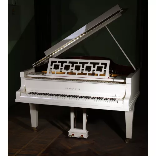 Рояль белый Steinway & Sons 211 см