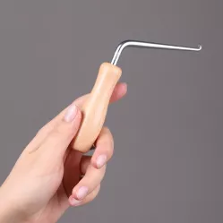 Крючок для подтягивания струн