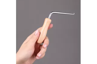 Крючок для подтягивания струн